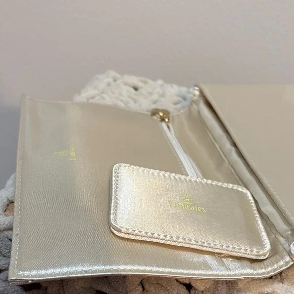 Emirates Airline Amenity Bag Elegant Cream Satin Clutch - Picture 12 of 12